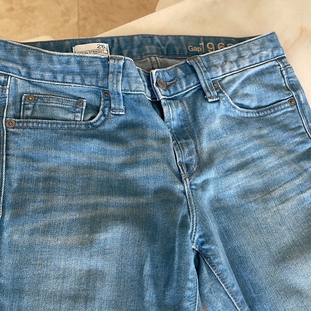 Gap jeans in med blue color ; excellent condition 26 reg real straight